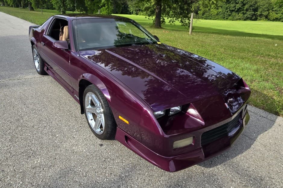 1992 Chevrolet Camaro 3rd Generation 1982-1992 sold for $9,600