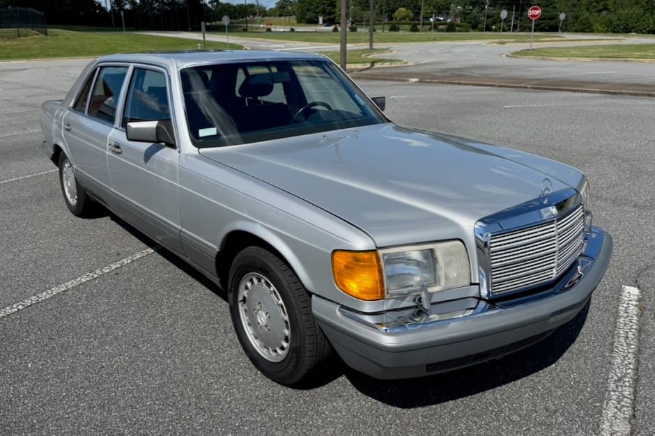 1988 Mercedes-Benz W126 S-Class sold for $8,500