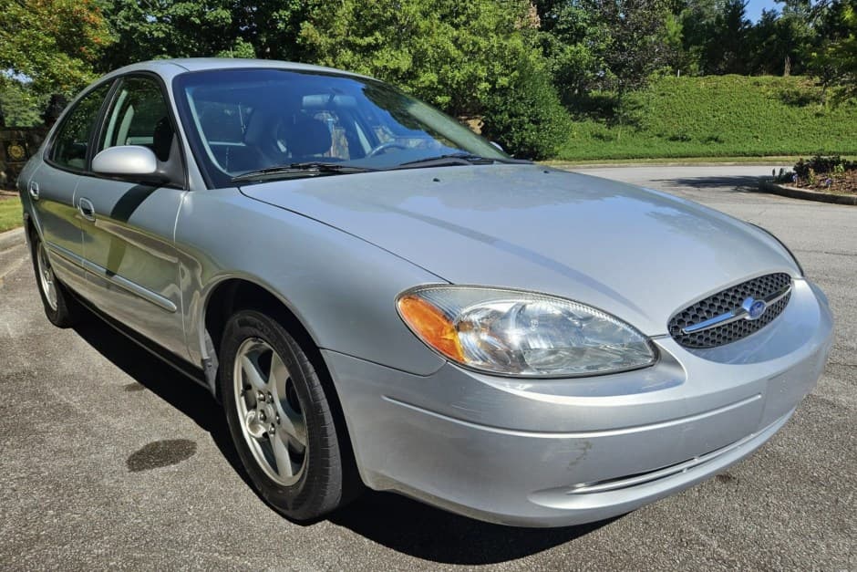 2002 Ford Taurus Sedan & Wagon sold for $6,177