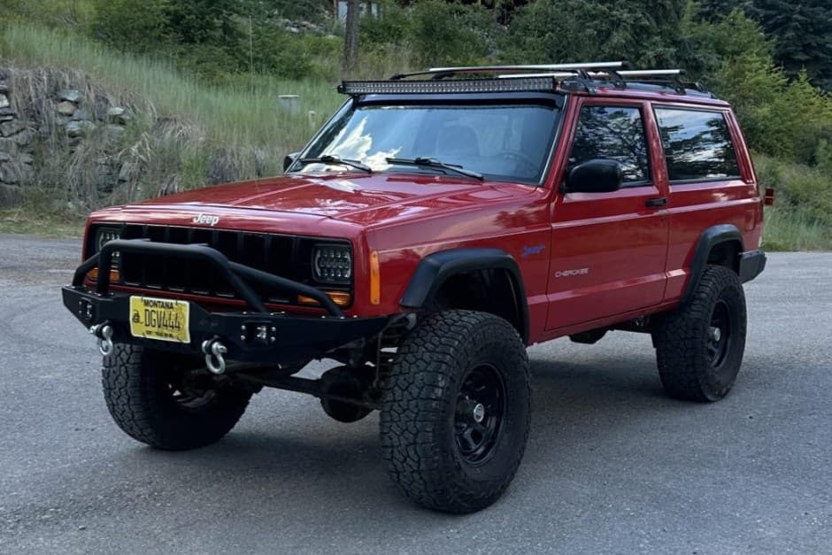 1998 Jeep XJ Cherokee sold for $11,500