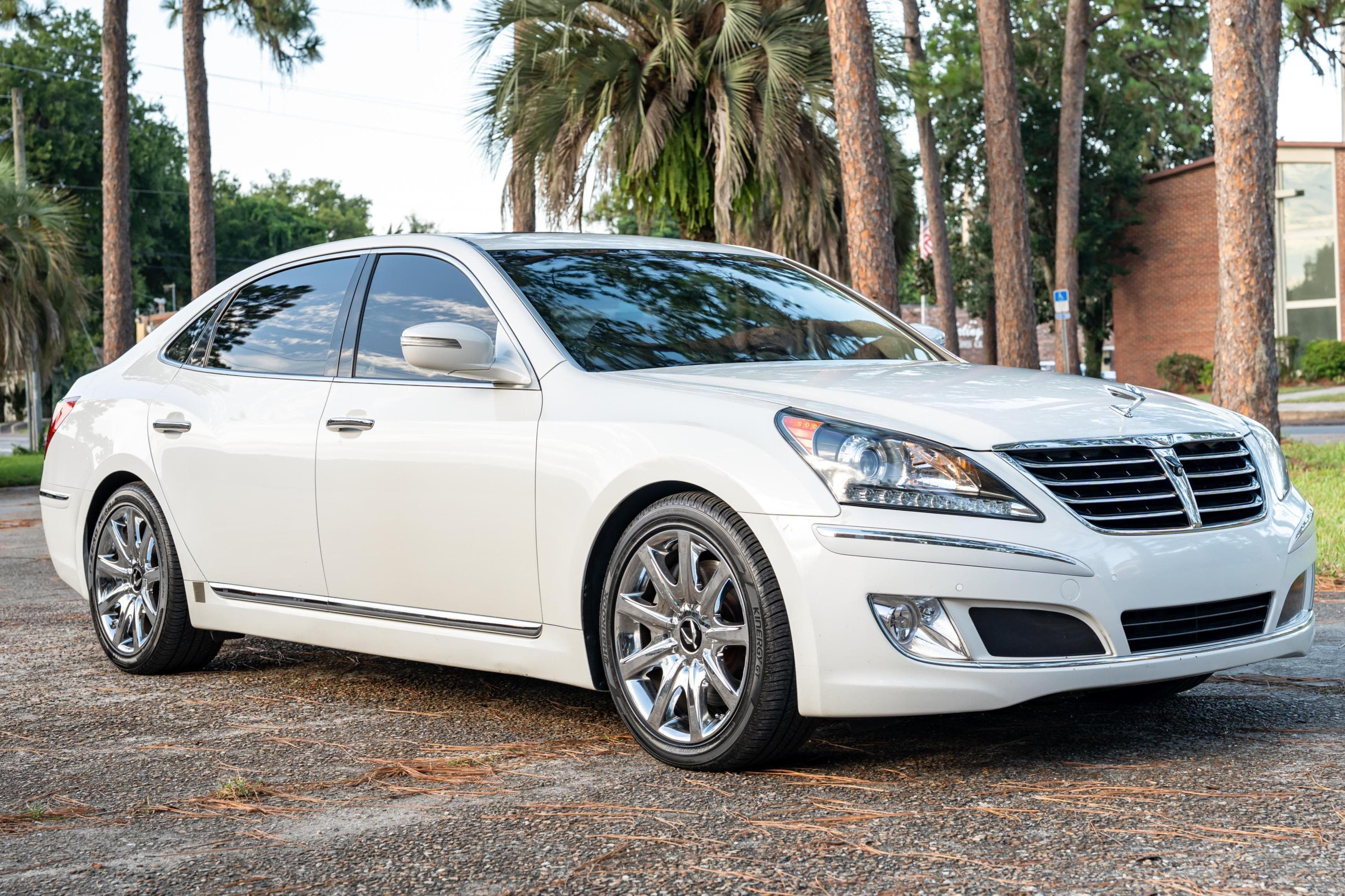 2013 Hyundai Equus sold for $13,000