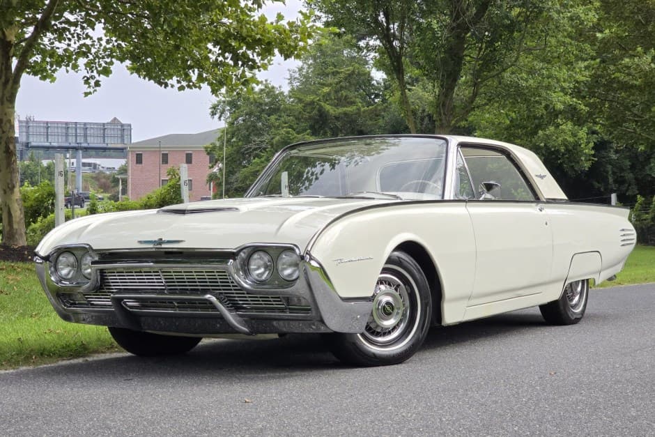 1961 Ford Thunderbird (1961-1963) sold for $9,900
