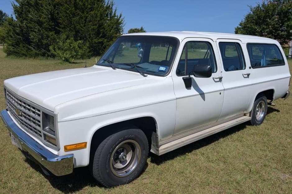 1991 Chevrolet Suburban (1973-1991) sold for $6,200