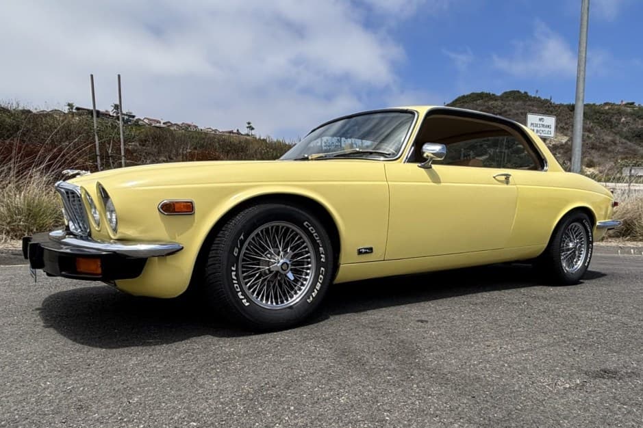 1975 Jaguar XJ Coupe (1975-1978) sold for $17,500