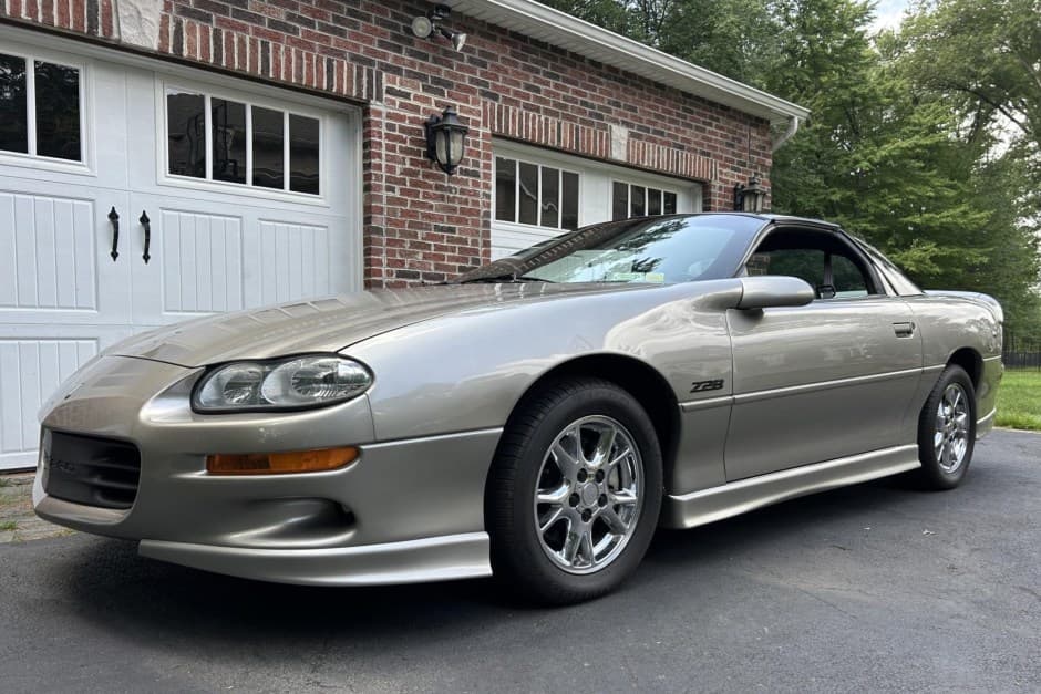 2002 Chevrolet Camaro 4th Generation 1993-2002 sold for $12,500