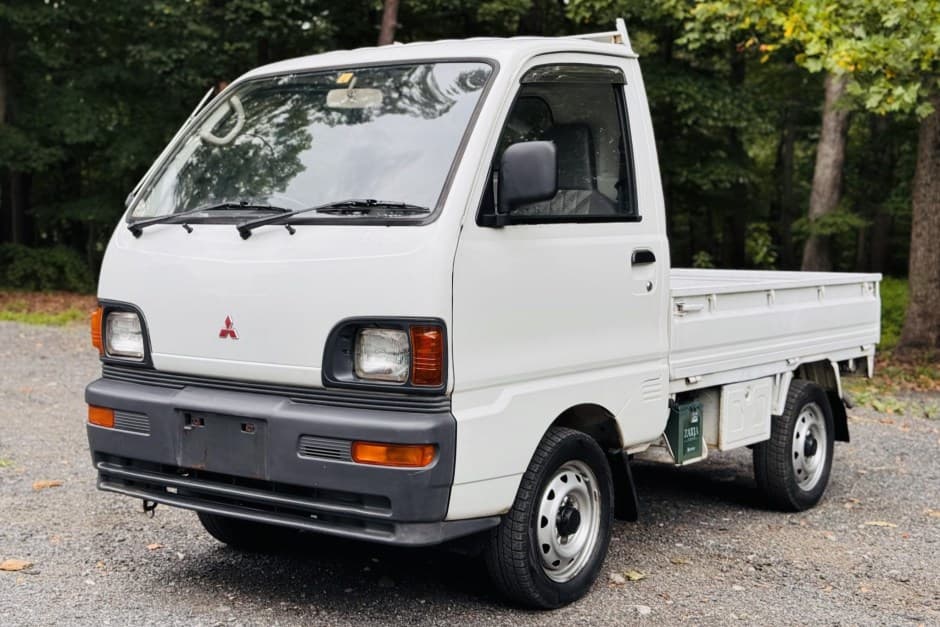 1995 Mitsubishi Minicab sold for $7,600