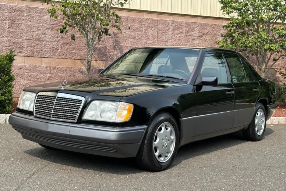 1994 Mercedes-Benz W124 E-Class sold for $23,350