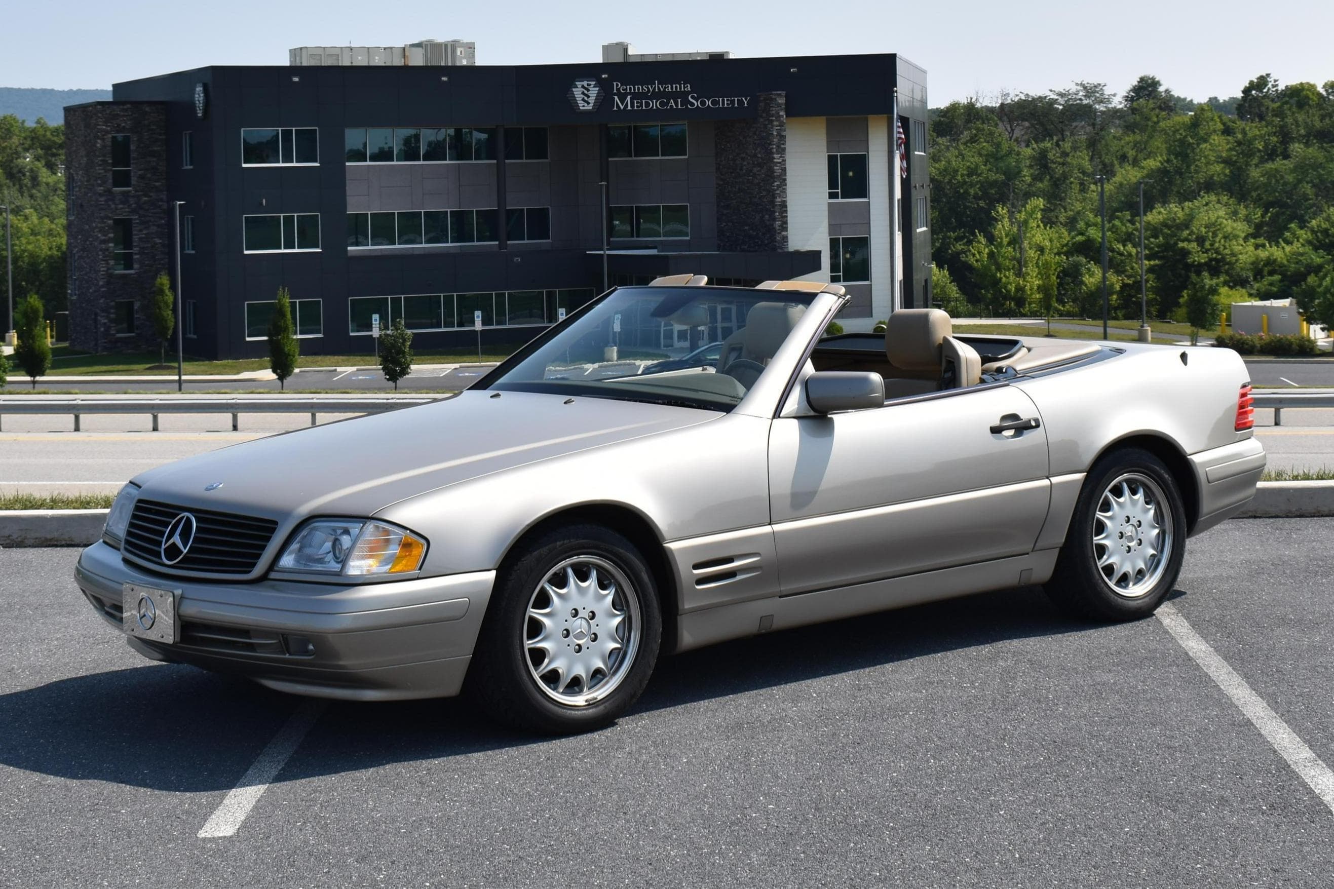1998 Mercedes-Benz R129 SL sold for $7,600