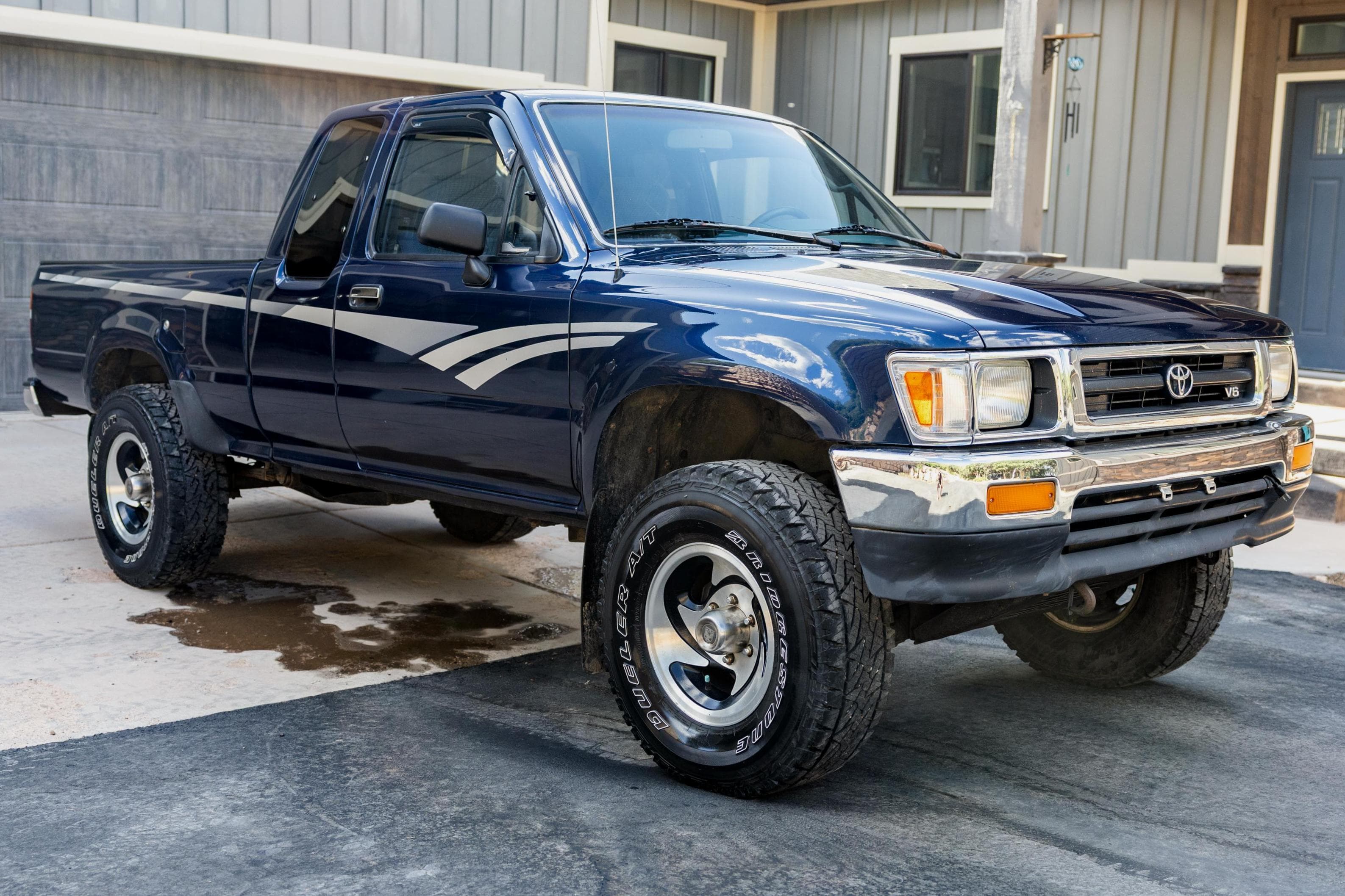 1992 Toyota Pickup sold for $11,388