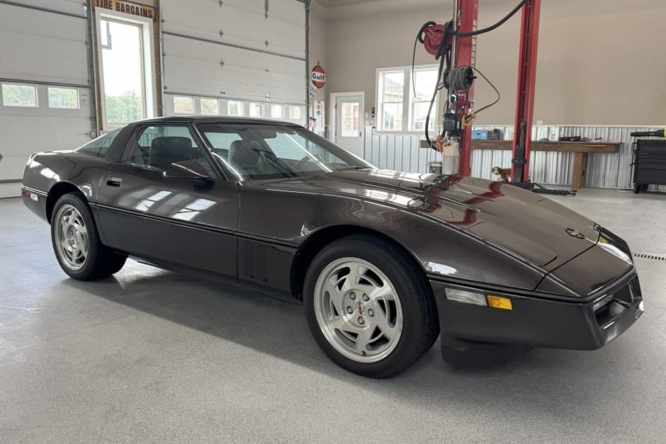 1990 Chevrolet Corvette C4 Coupe (1984-1991) sold for $15,666