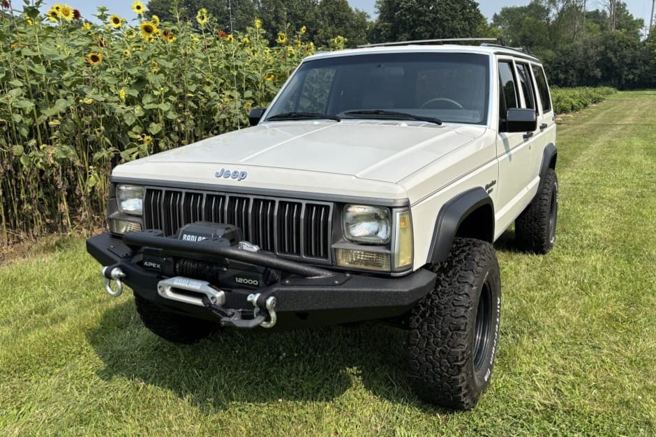 1989 Jeep XJ Cherokee sold for $7,500
