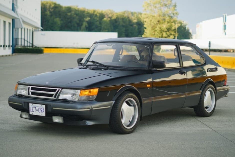 1988 Saab 900 sold for $14,750