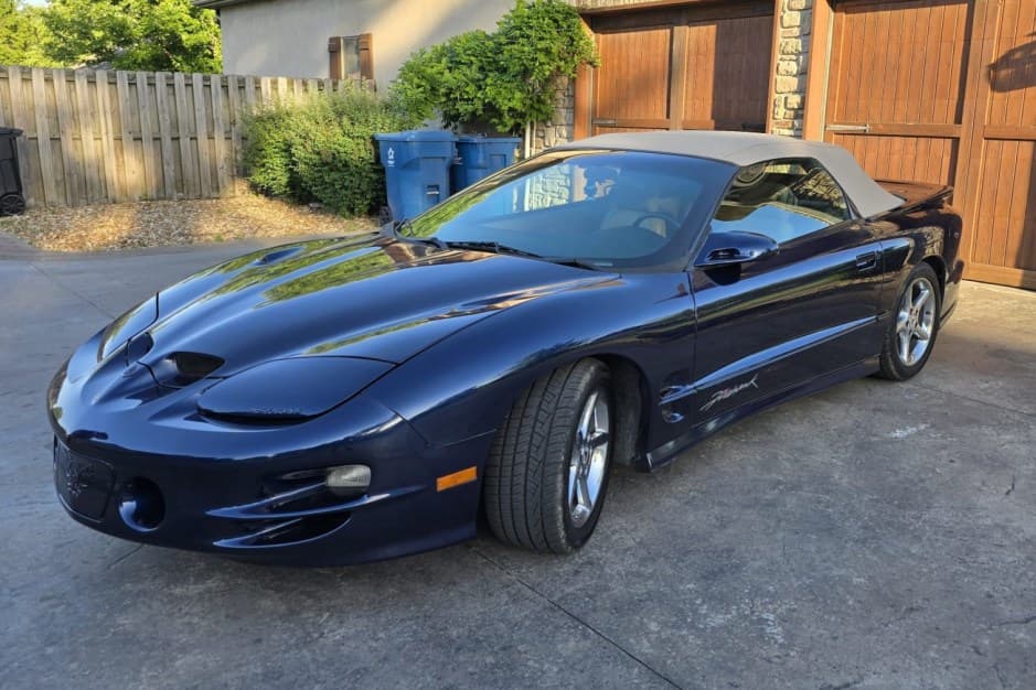 2002 Pontiac Firebird (1993-2002) sold for $19,000