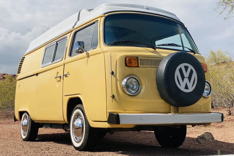 1981 Volkswagen Bay-Window Bus sold for $11,750