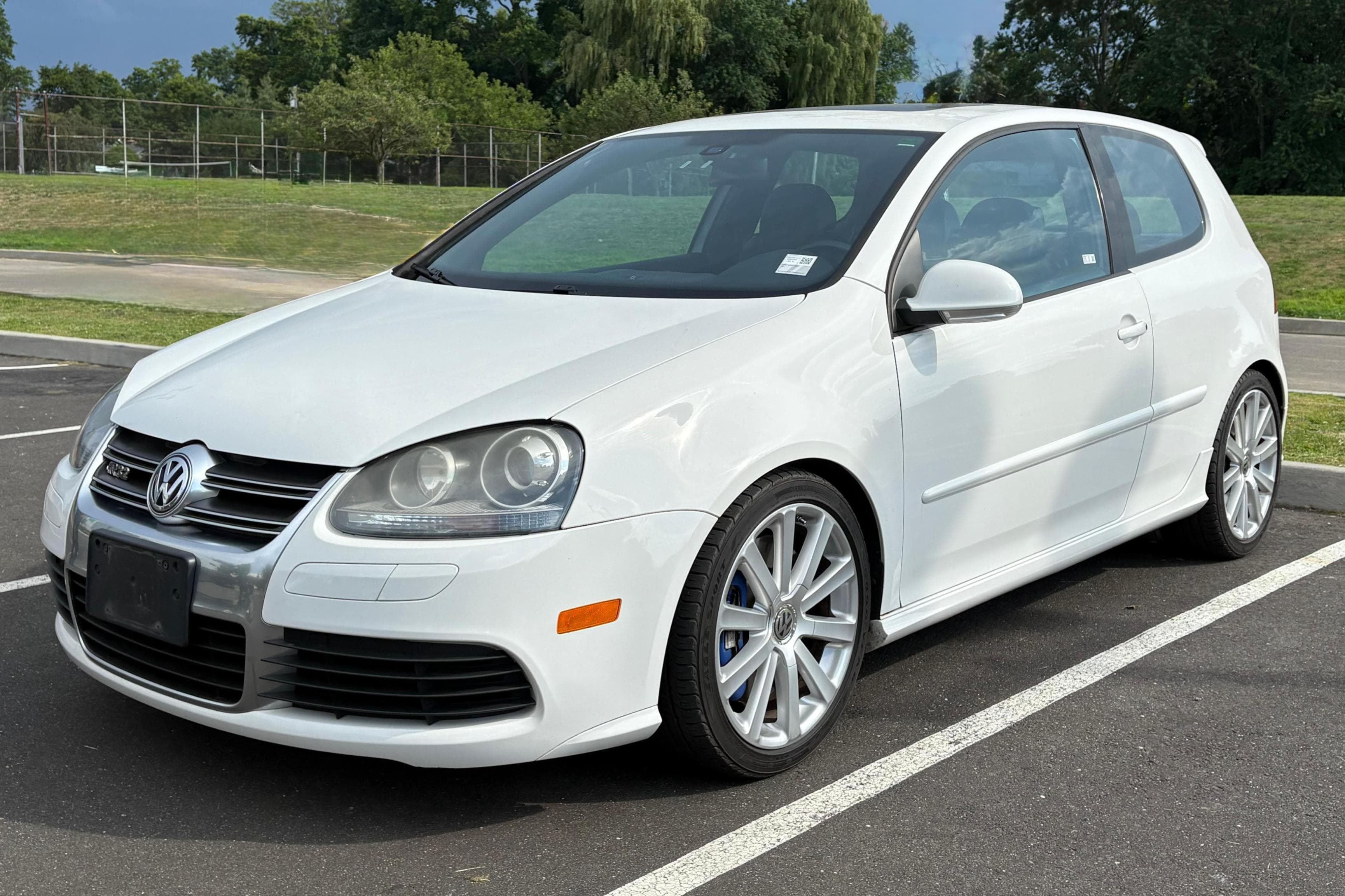 2008 Volkswagen R32 sold for $16,002