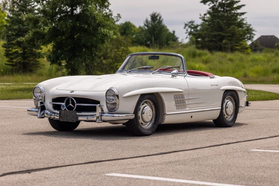 1960 Mercedes-Benz 300SL Gullwing & Roadster sold for $1,047,000