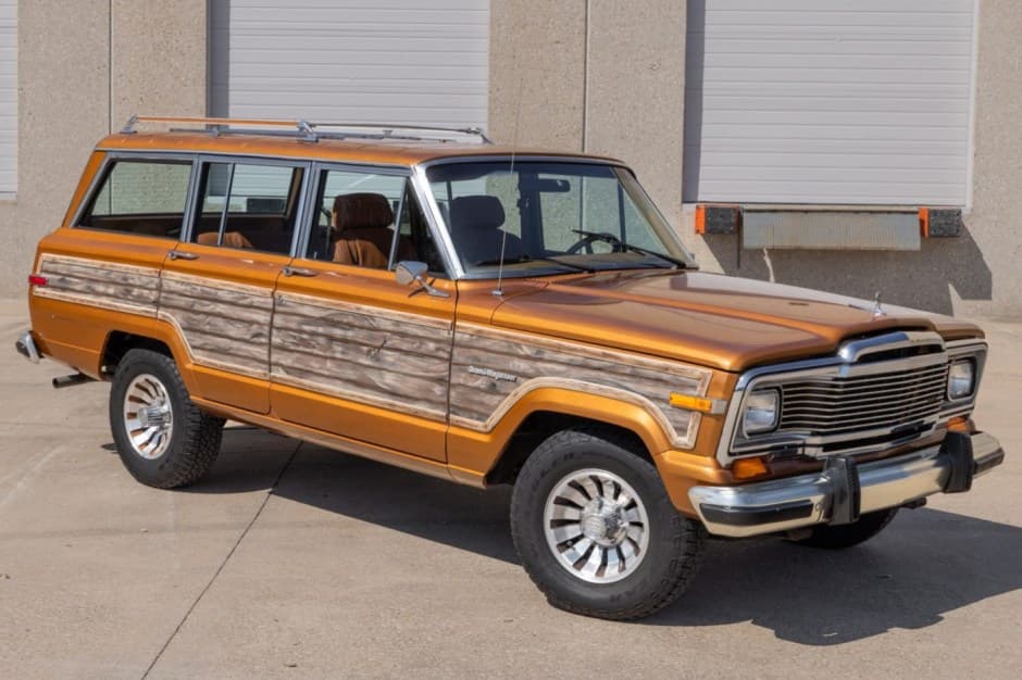 1985 Jeep SJ Grand Wagoneer sold for $7,100