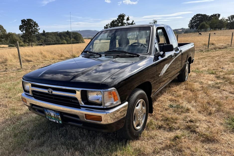 1993 Toyota Pickup (N80/90/100/110 1989-1997) sold for $9,388