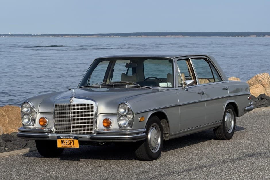 1972 Mercedes-Benz W108 & W109 sold for $9,000