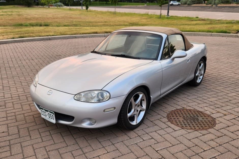 2001 Mazda NB MX-5 Miata sold for $10,000
