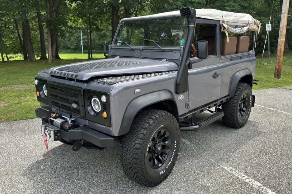1987 Land Rover 90 / Defender 90 (Euro Spec) sold for $37,000
