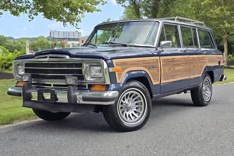 1989 Jeep SJ Grand Wagoneer sold for $32,500