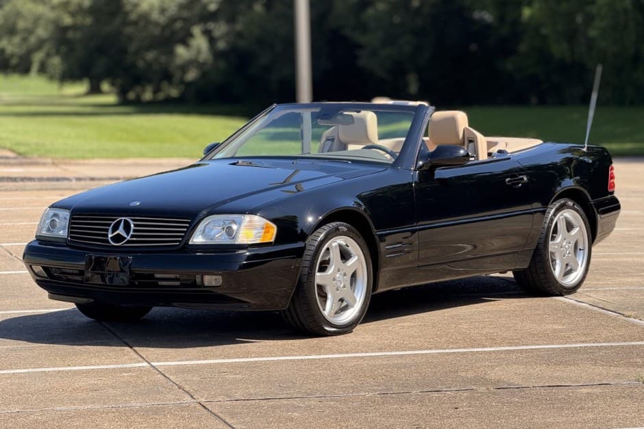 2000 Mercedes-Benz R129 SL sold for $17,500