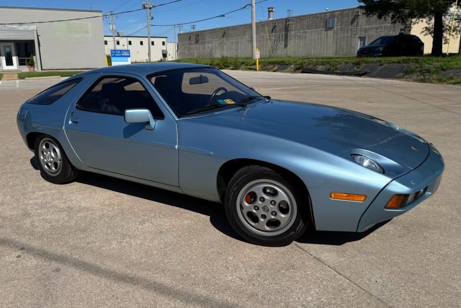 1982 Porsche 928 sold for $15,250