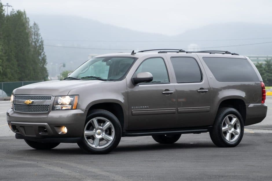 2013 Chevrolet Suburban (GMT900 2007-2014) sold for $17,500