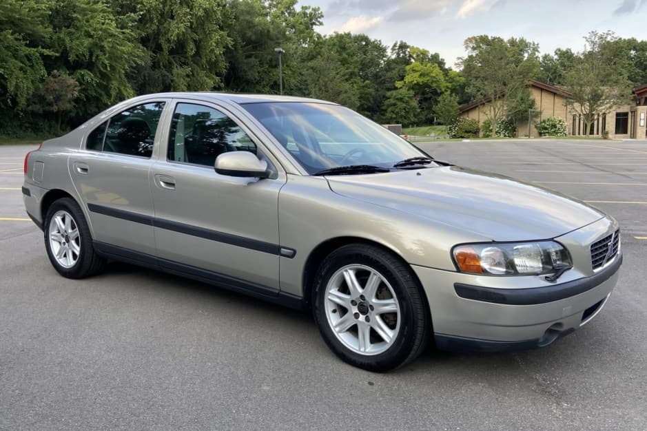 2001 Volvo S60 sold for $7,400