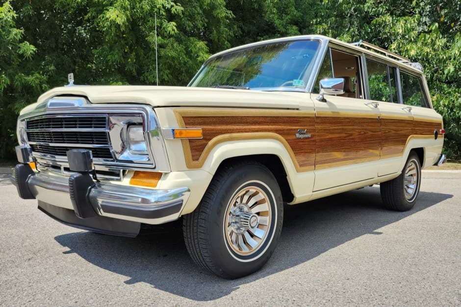 1986 Jeep SJ Grand Wagoneer sold for $27,000