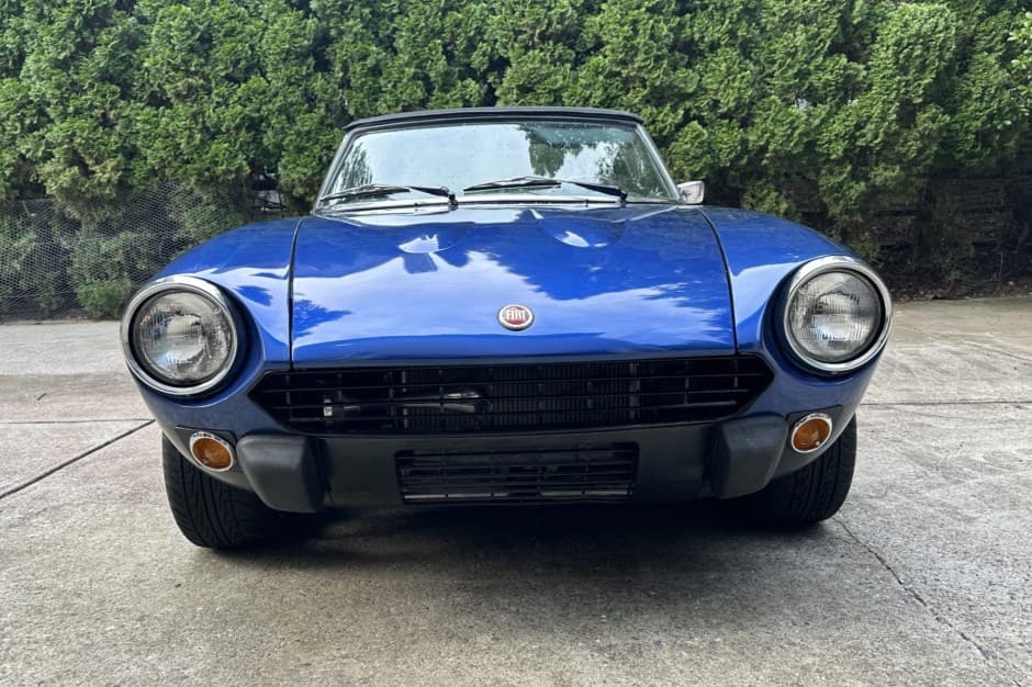 1975 Fiat 124 Spider (1966-1985) sold for $9,300