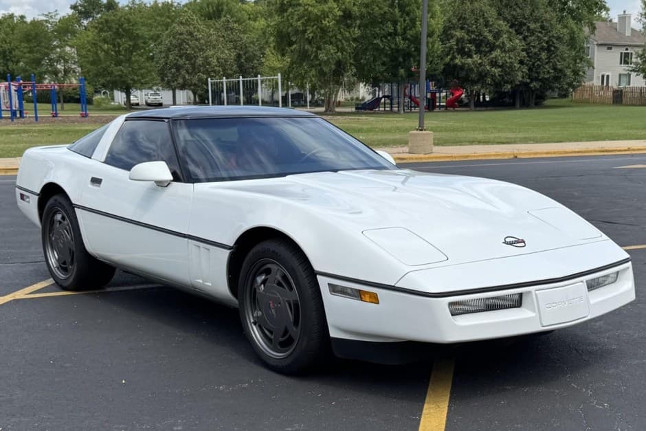 1989 Chevrolet Corvette C4 Coupe (1984-1991) sold for $13,500