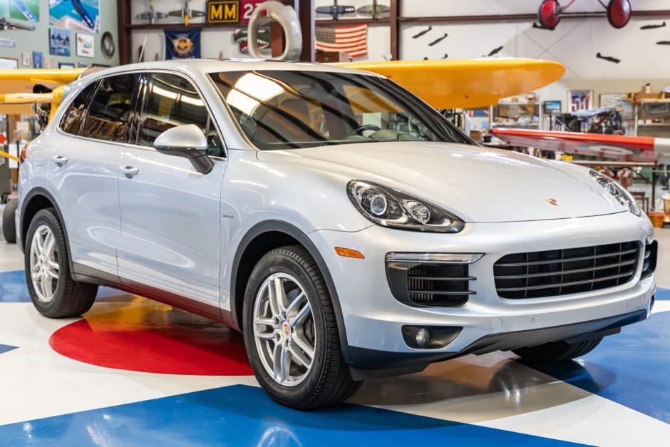 2015 Porsche 958 Cayenne (2011-2018) sold for $32,250