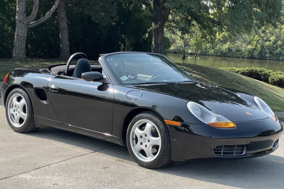 1999 Porsche 986 Boxster sold for $7,700