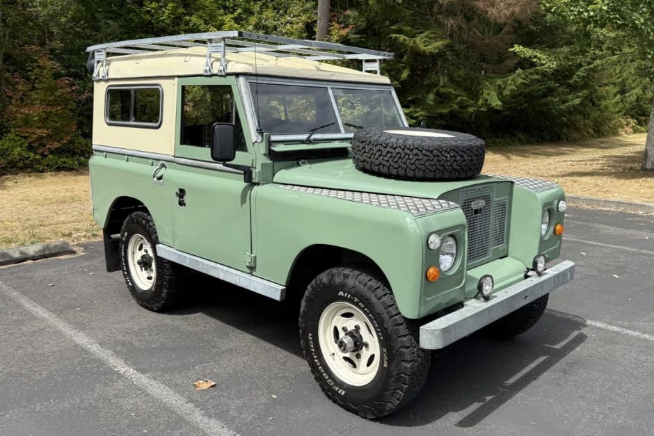 1974 Land Rover Series 88 sold for $18,250