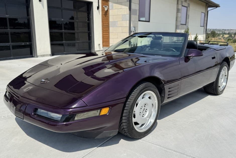 1992 Chevrolet Corvette C4 Convertible (1992-1996) sold for $11,000