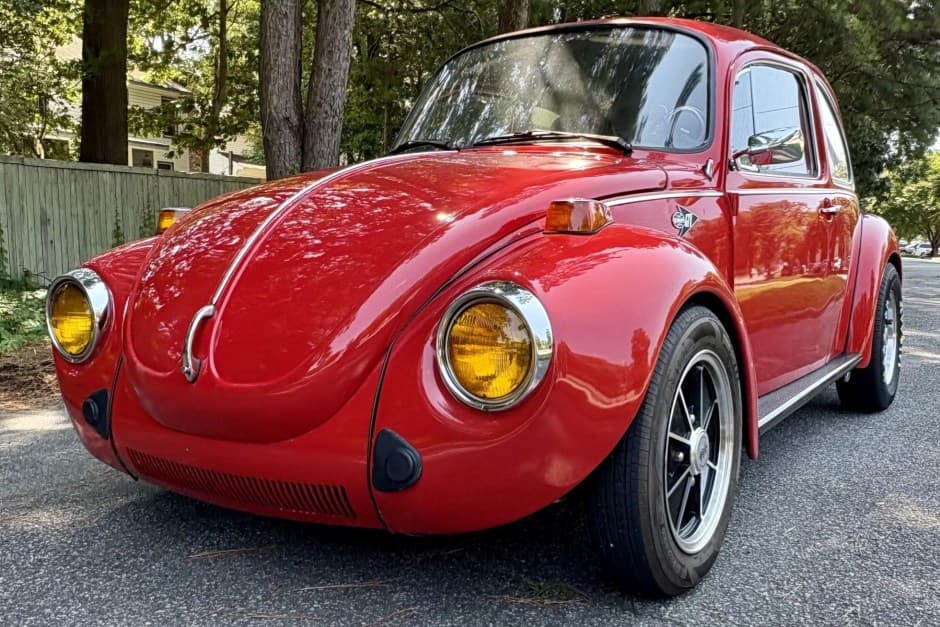 1974 Volkswagen Super Beetle sold for $7,800