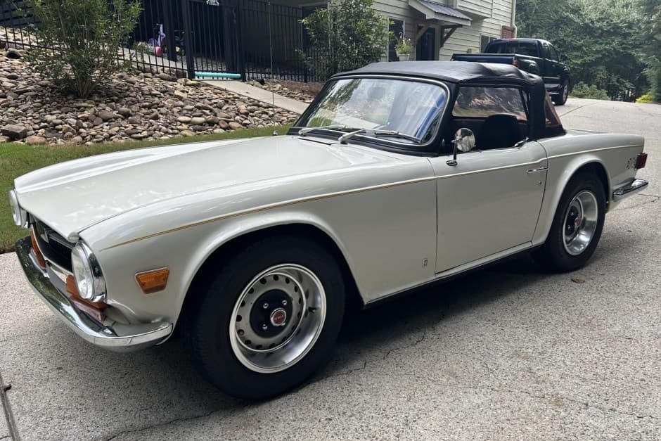 1972 Triumph TR6 sold for $9,500