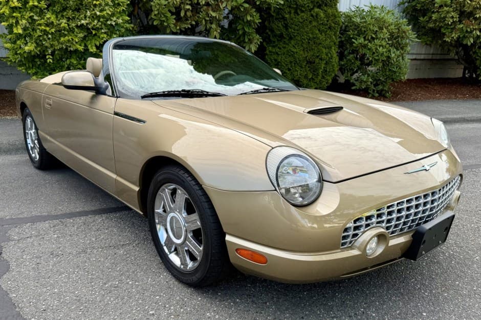 2005 Ford Thunderbird (2002-2005) sold for $9,400