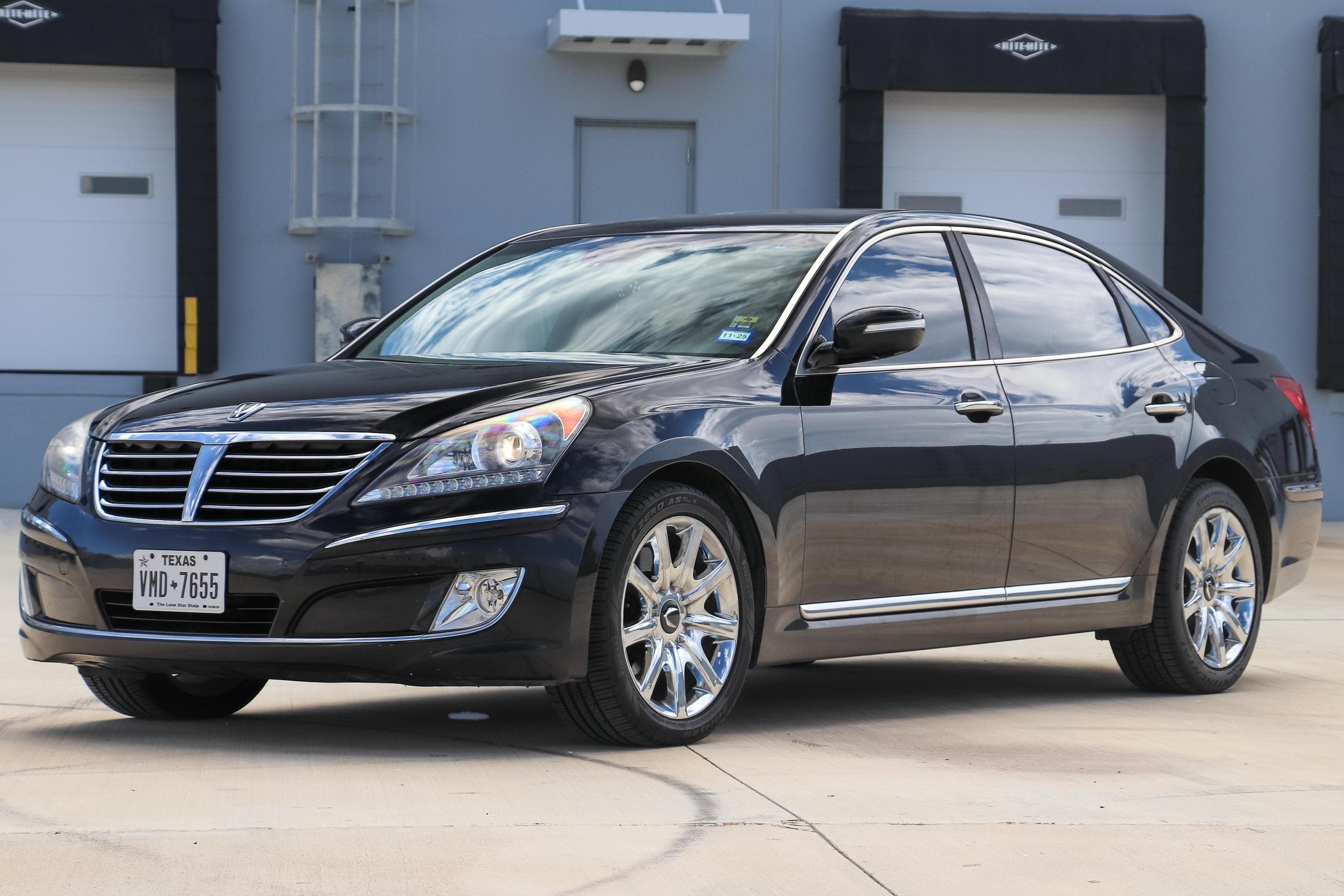 2012 Hyundai Equus sold for $5,600