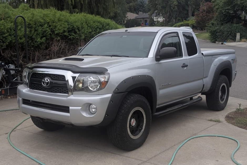2011 Toyota Tacoma (N2X0 2005-2015) sold for $15,250
