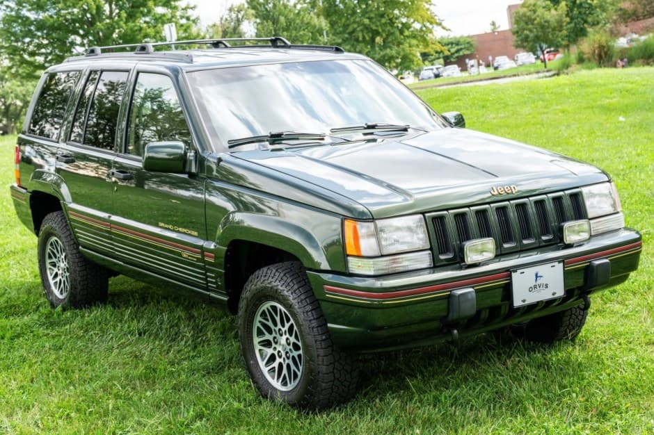 1995 Jeep ZJ Grand Cherokee sold for $22,750