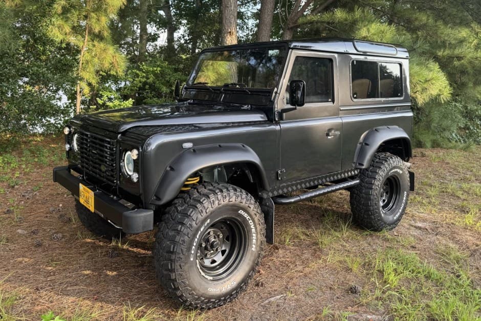 1998 Land Rover 90 / Defender 90 (Euro Spec) sold for $65,500