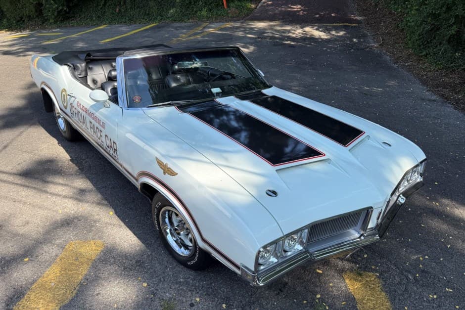 1970 Oldsmobile Cutlass sold for $32,500