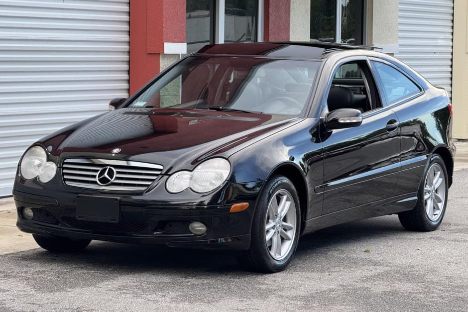 2002 Mercedes-Benz W203 C-Class sold for $6,900