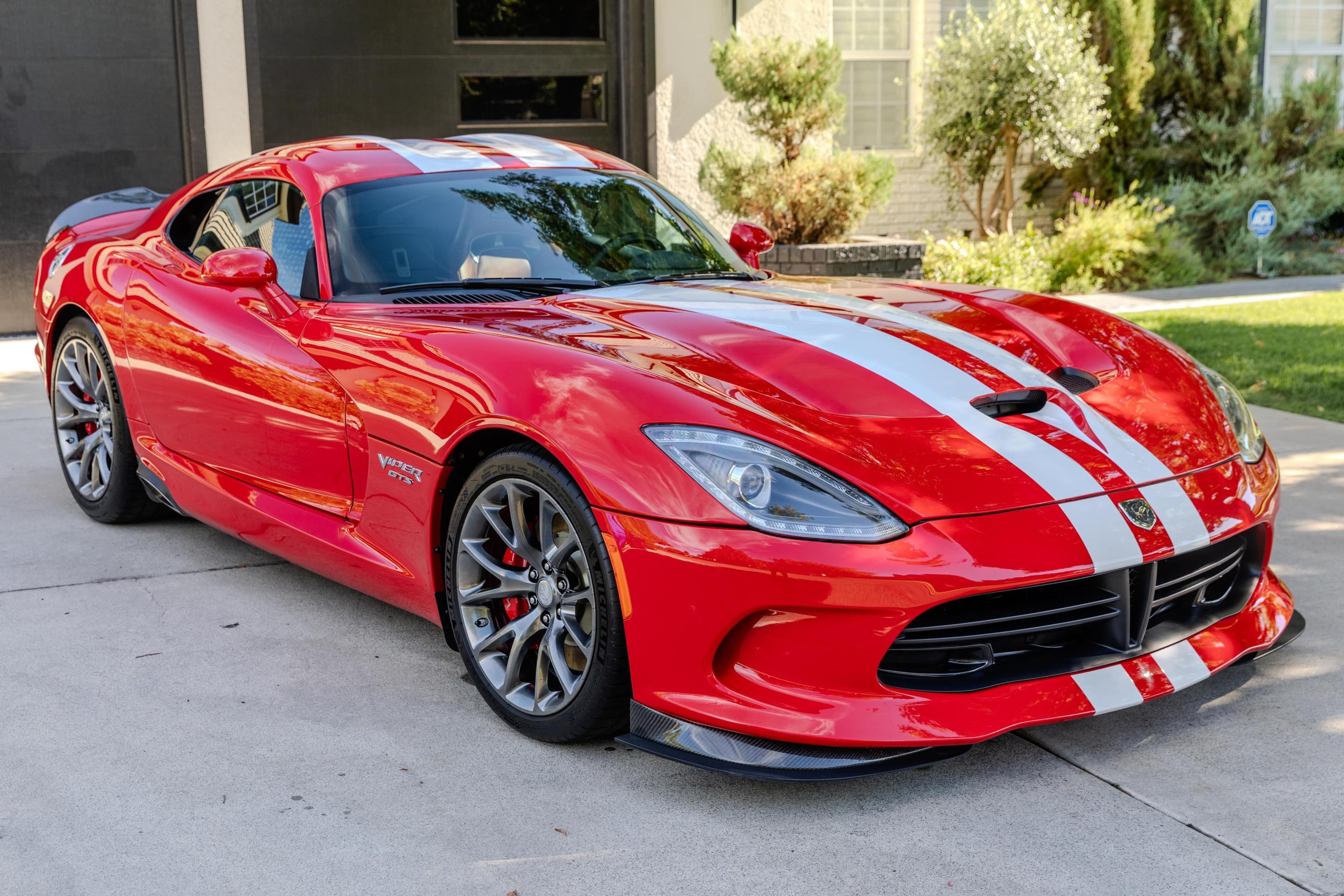 2017 Dodge Viper sold for $142,990