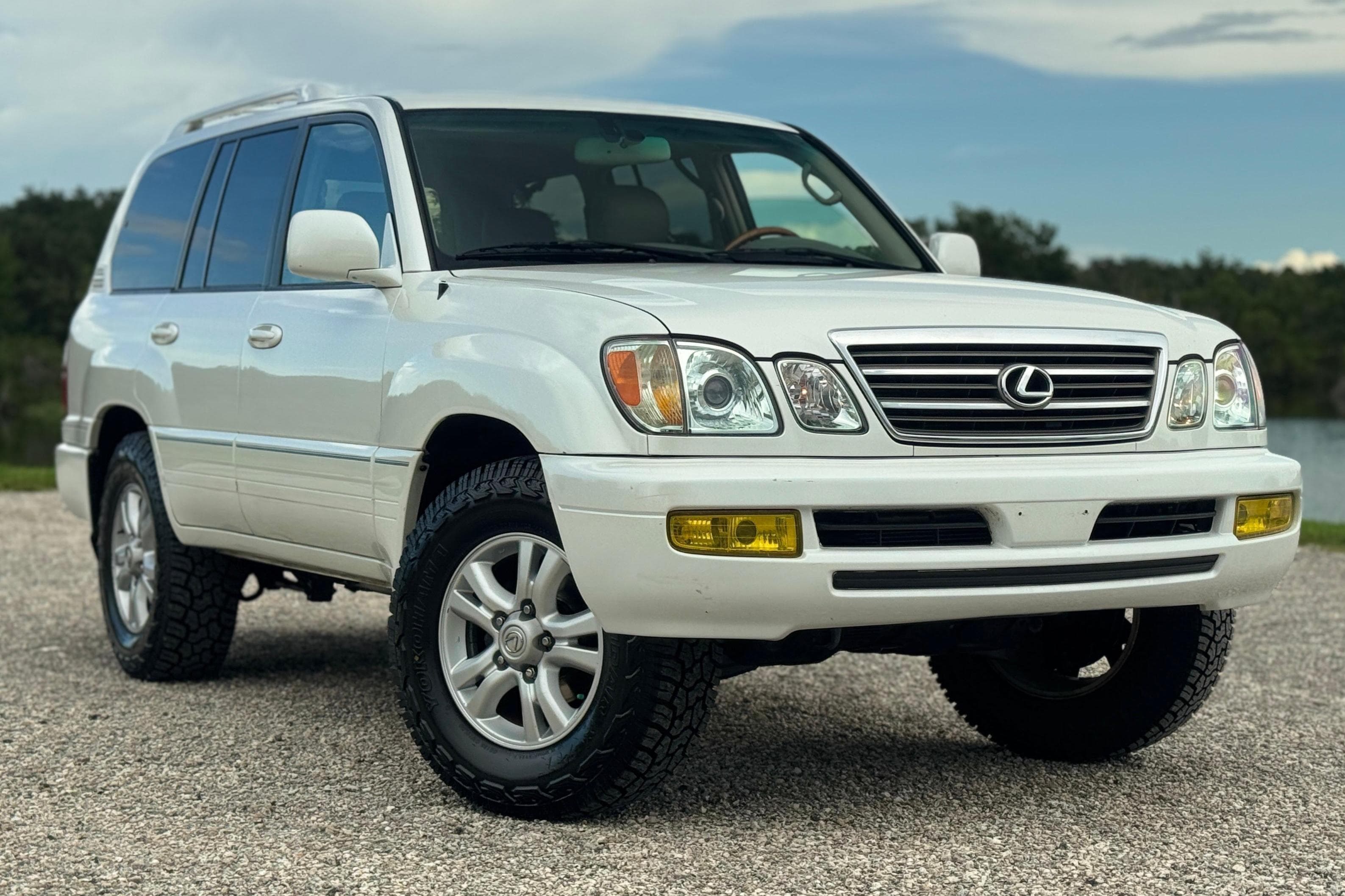 2004 Lexus LX sold for $12,600