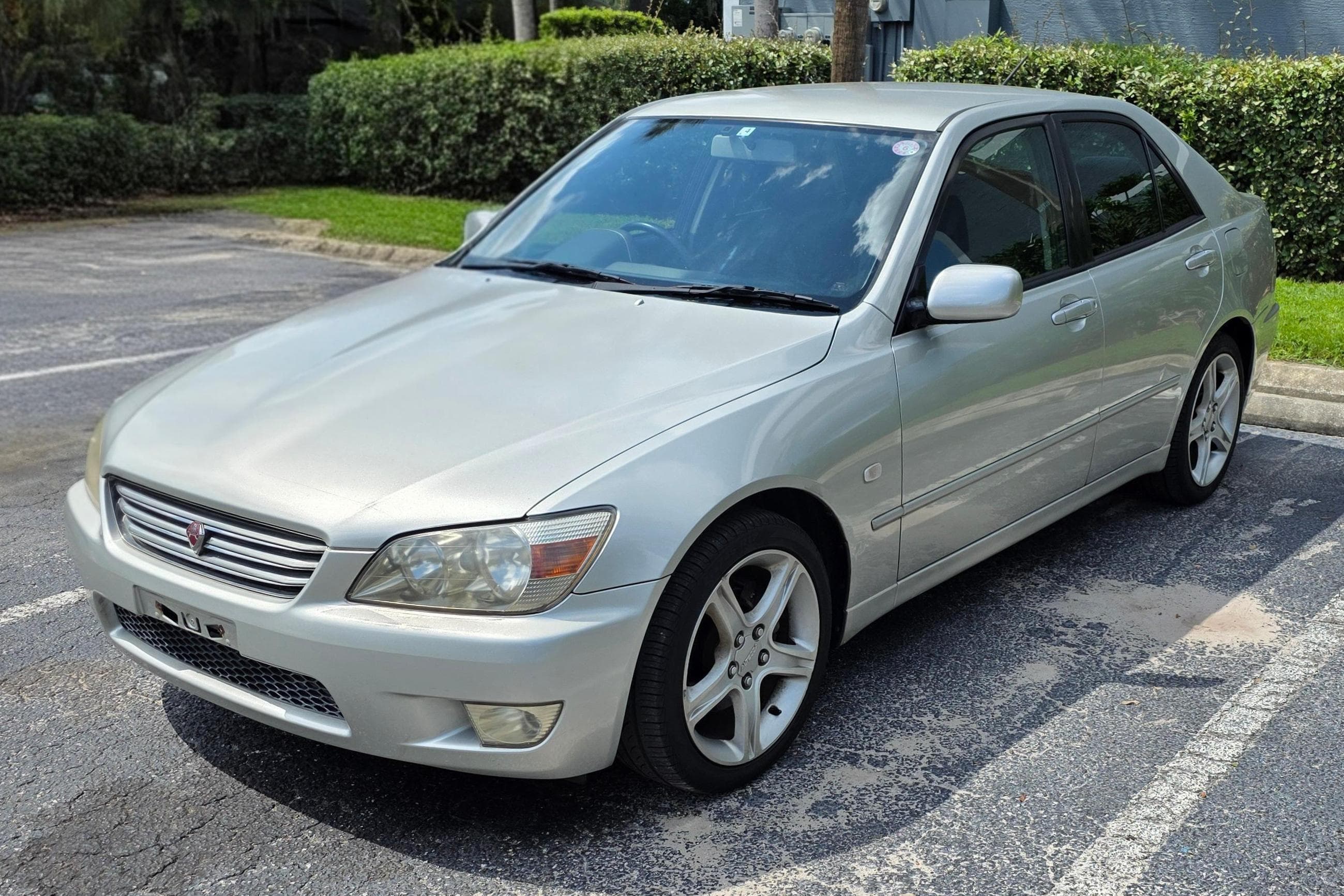 2001 Toyota Altezza sold for $1,250