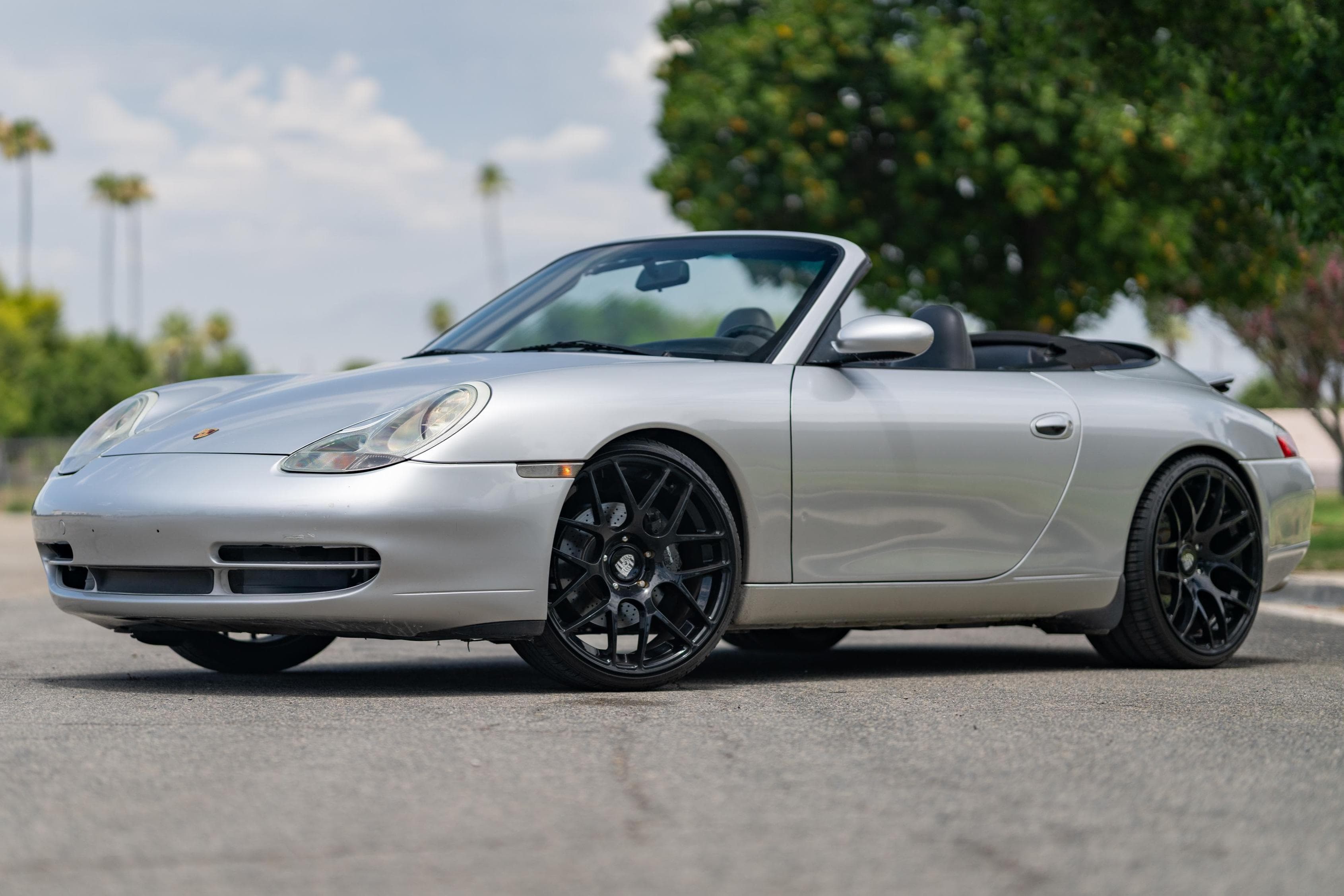 2000 Porsche 996 911 sold for $16,250